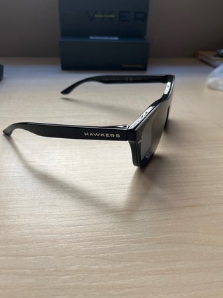 Gafas de sol Hawkers negras y plateadas