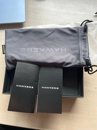 Gafas de sol Hawkers negras y plateadas