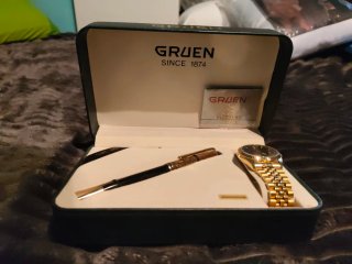 SET Gruen: Reloj y bolígrafo.