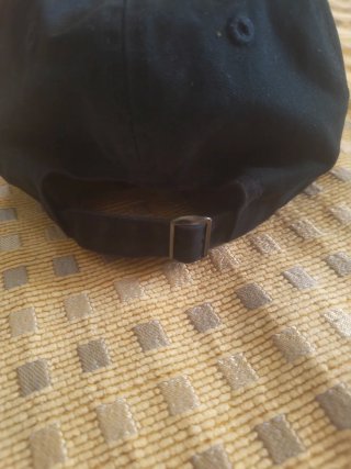 Gorra negra con logo Affirm