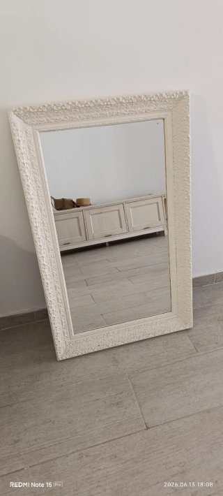 Espejo decorativo blanco con marco tallado