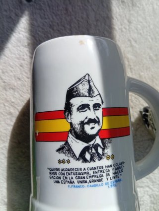 Lote Francisco Franco: Botella, Taza y Cenicero
