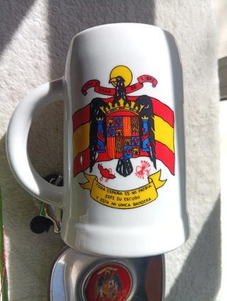 Lote Francisco Franco: Botella, Taza y Cenicero