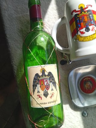 Lote Francisco Franco: Botella, Taza y Cenicero