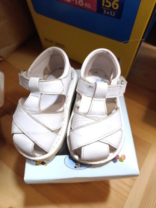 Sandalias blancas niño Talla 19. Calzado bebe .