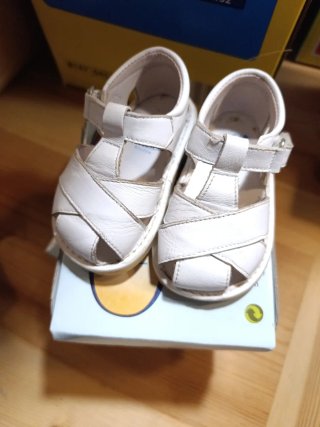 Sandalias blancas niño Talla 19. Calzado bebe .