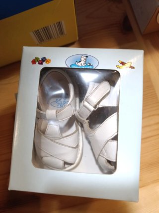 Sandalias blancas niño Talla 19. Calzado bebe .
