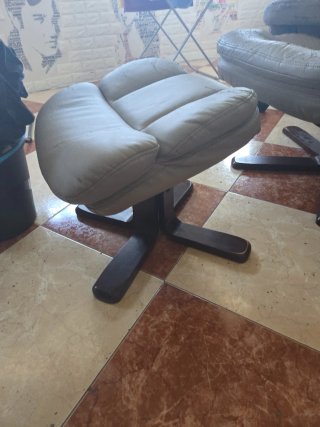 Sillón orejero reclinable con reposapiés