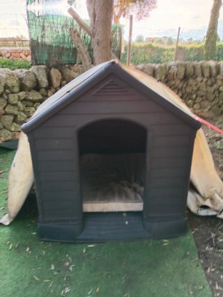 Casa para perro negra