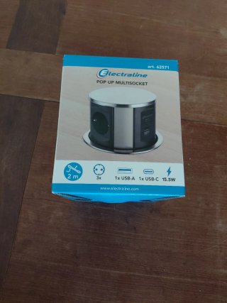 Enchufe escamoteable con USB
