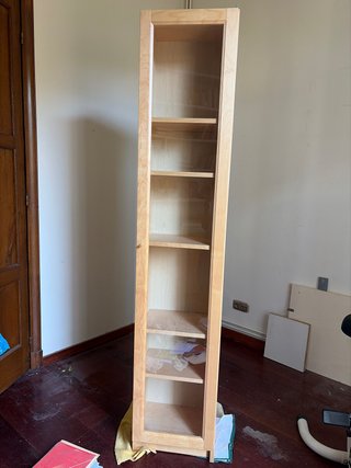 Vitrina de madera con cristal