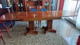 Mesa de comedor y 6 sillas madera,2 con  reposabra