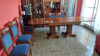 Mesa de comedor y 6 sillas madera,2 con  reposabra