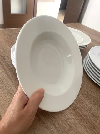 Vajilla de porcelana blanca