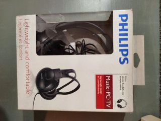 Auriculares negros con cable