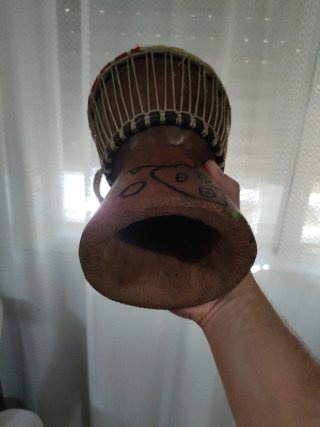 Timbal africano de madera