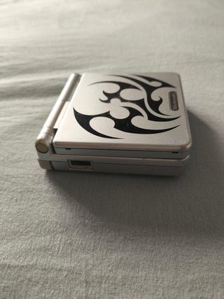 Nintendo Game Boy Advance SP (Edición Tribal)