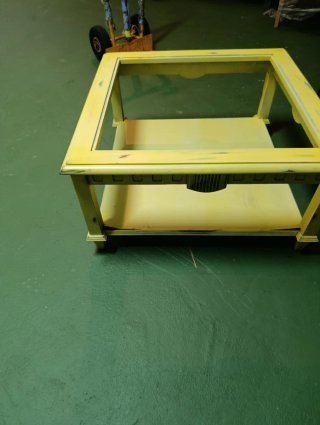 Mesa de centro de madera y cristal