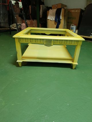 Mesa de centro de madera y cristal