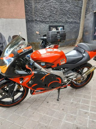 Aprilia Moto de Circuito Negra/rojo y naranja