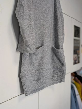 Jersey gris con capucha talla única