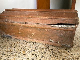 Baúl antiguo de madera para restaurar