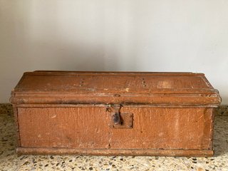 Baúl antiguo de madera para restaurar