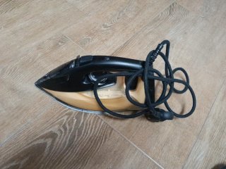 Plancha Philips Negra y Dorada para reparar