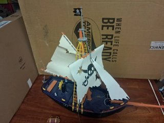 Barco Pirata con Figuras y Tesoro