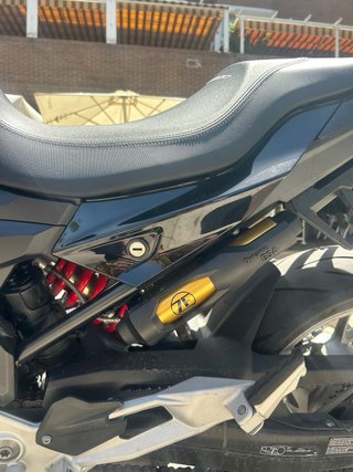 BMW F900R Negra y Plateada