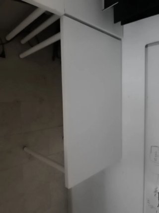 Mesa de oficina blanca y nueva