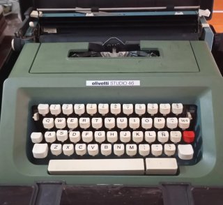 Olivetti Studio 46 Máquina Escribir + Maletín