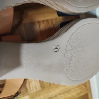 Sandalias. 36. Moda de España. Nuevas.