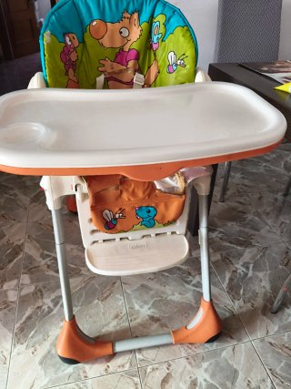 Trona reclinable para bebé con divertido estampado