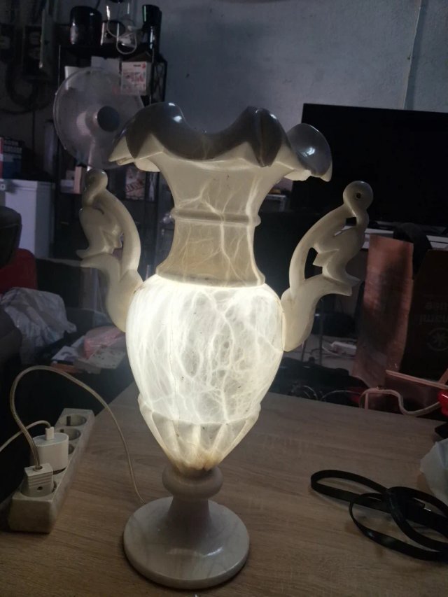 Lámpara de Alabastro Beige y Blanca