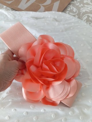 Cinturón elástico con flor