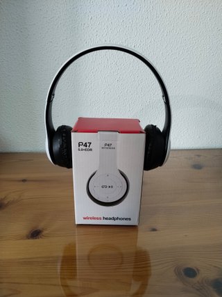 Auriculares Bluetooth nuevos con cable de carga