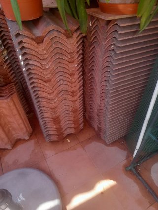 LOTE DE TEJAS HORMIGON. 190 UNIDADES.