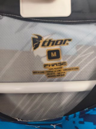 Camiseta Thor Talla M y Pantalón Talla 48