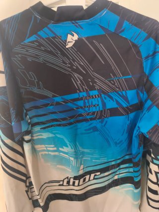 Camiseta Thor Talla M y Pantalón Talla 48
