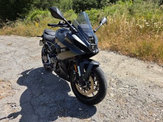 Suzuki GSX-8R Negra