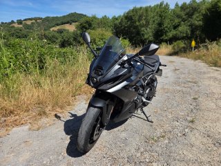 Suzuki GSX-8R Negra