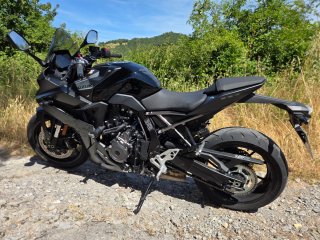 Suzuki GSX-8R Negra