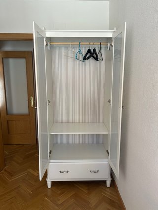 Armario blanco Ikea con espejo