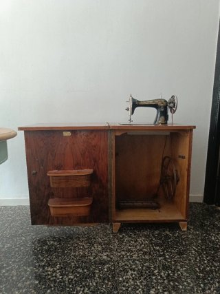 Máquina de coser Singer antigua
