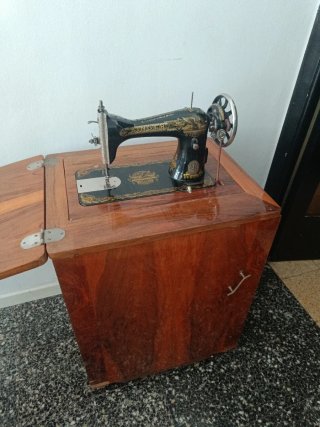 Máquina de coser Singer antigua