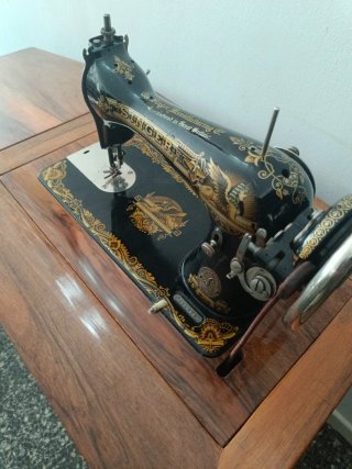 Máquina de coser Singer antigua