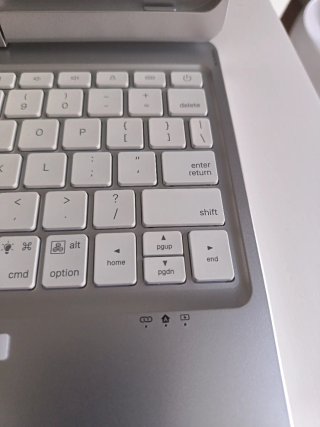 Funda con teclado para iPad Pro 11