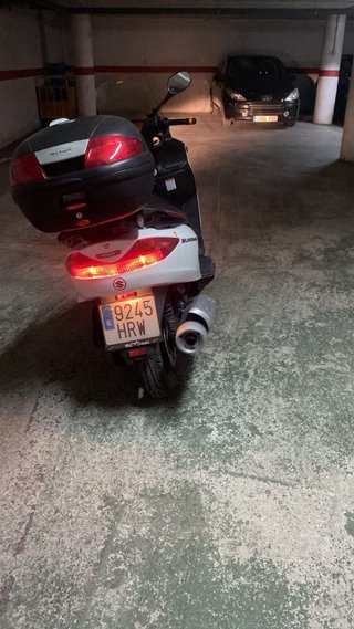 Suzuki Burgman Blanca