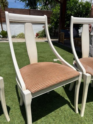 4 Sillas de comedor beige y marrón